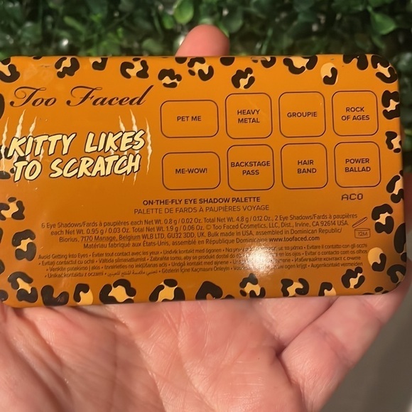 Kitty Likes to Scratch Mini Eyeshadow Palette - Picture 3 of 3